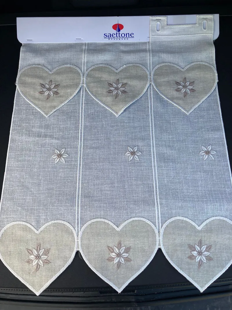 Tendina h 60 con mantovanina a cuori con stella alpina e mantovanina h 24 abbinata disegnata e prodotta in Italia