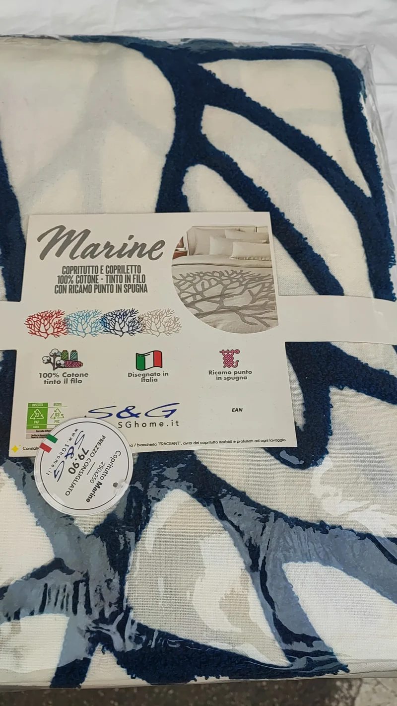 Copriletto Marine con punto in spugna ricamo grande corallo su sghome