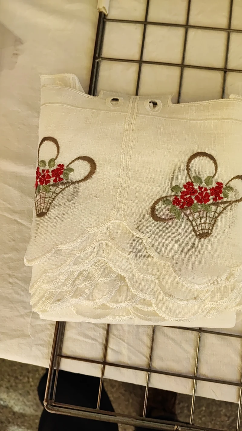 Mantovanina con cestino fiori rosso