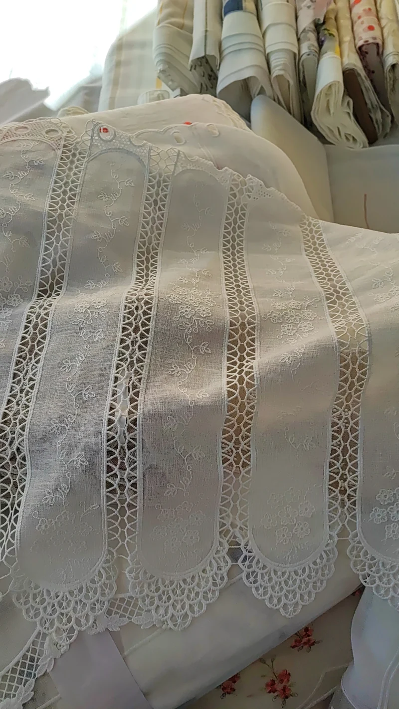 Tendina tirolese a vetro di macramè e lino di diverse altezze, la tendina h 32, h 60, h 90 e h 150