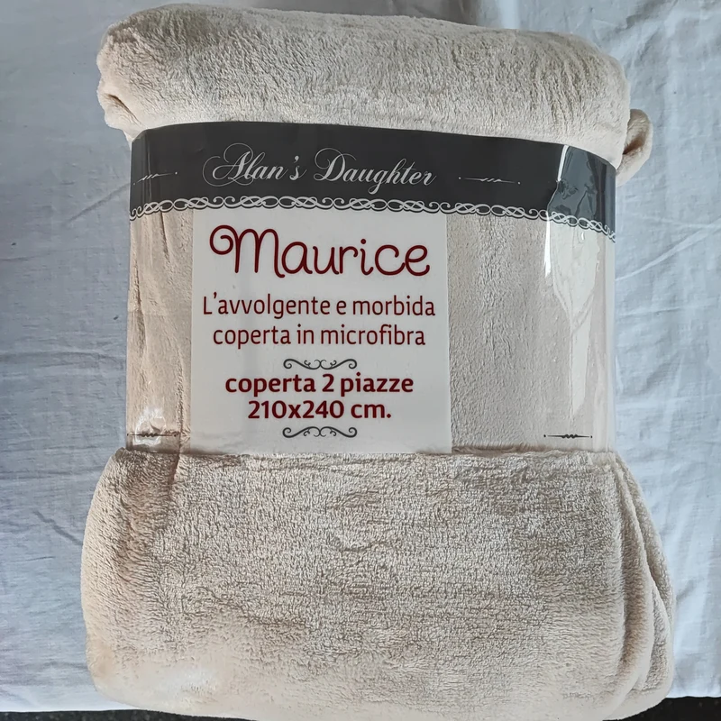 Plaid Maurice avvolgente in microfibra in tinta unita con pelliccia interna
